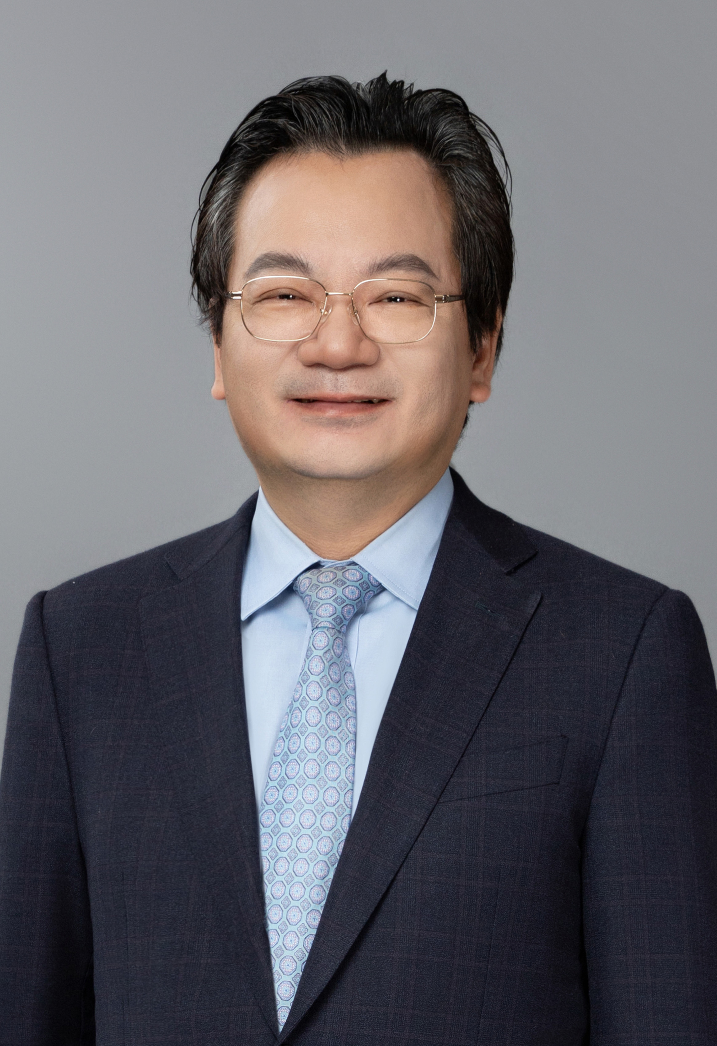 執行董事、資深副總裁：謝炘先生