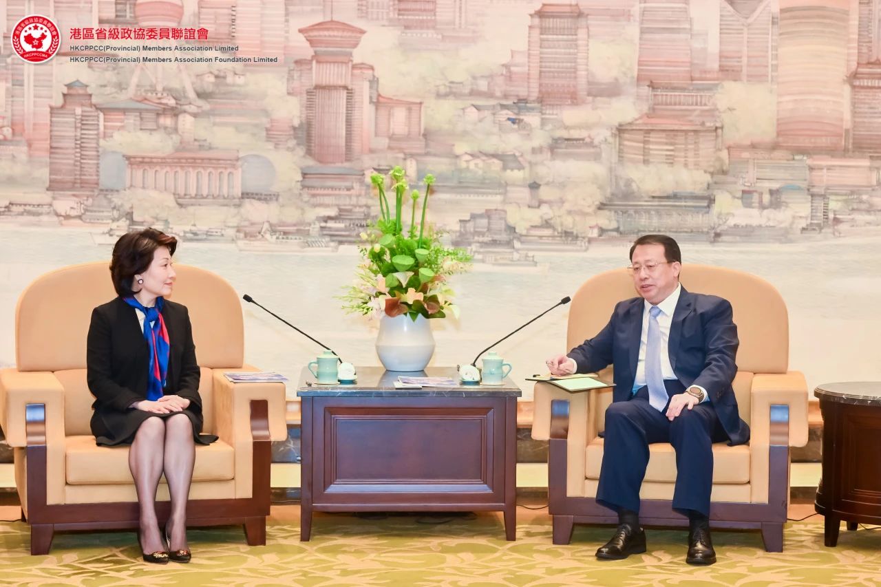鄭翔玲率港區省級政協委員聯誼會考察團訪滬 與上海市市長龔正會談
